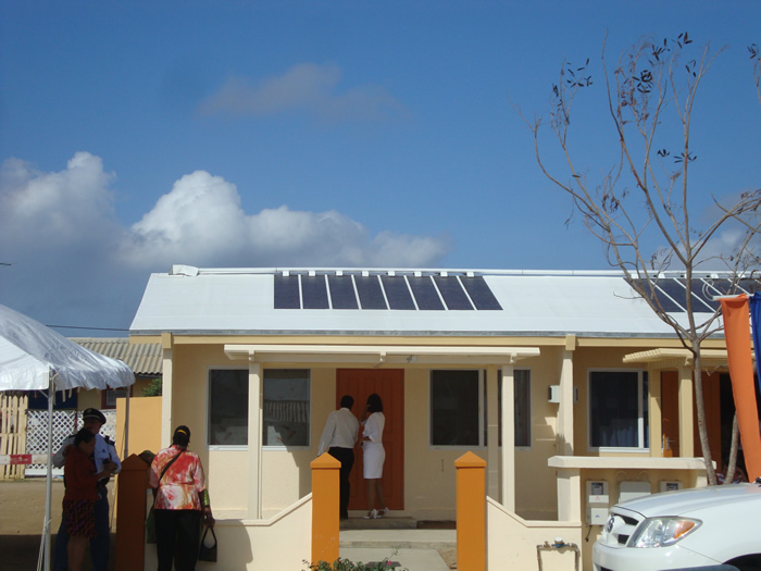 casa com painel solar 