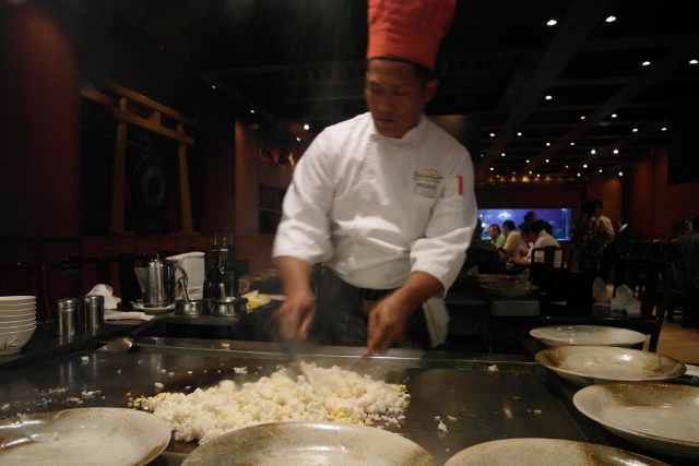 chef preparando o arroz