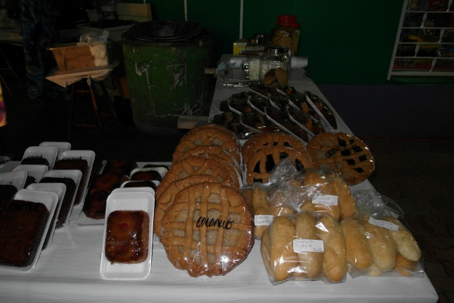 mesa de pães e doces